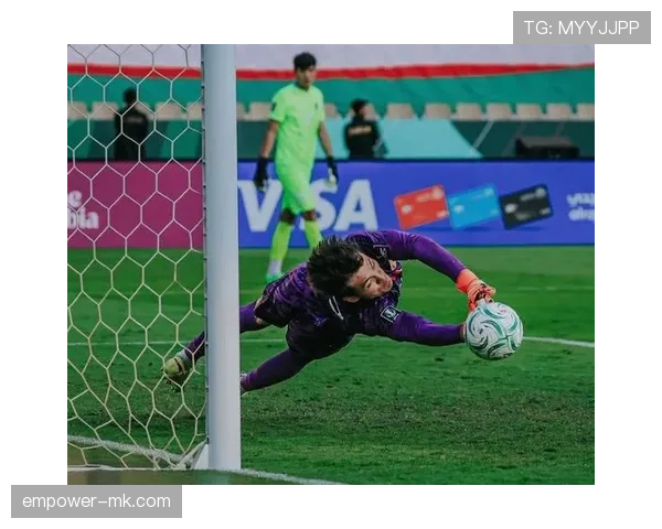 中国足球球迷熬夜助威,持续升温对国家队国际赛场表现的关注 中国足球球迷熬夜助威,持续升温对国家队国际赛场表现的关注