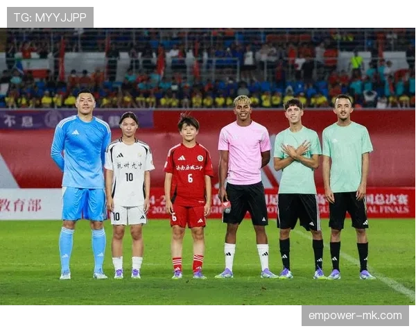 阿贾克斯新赛季表现稳健,年轻球员闪耀赛场展示未来潜力 阿贾克斯新赛季表现稳健,年轻球员闪耀赛场展示未来潜力