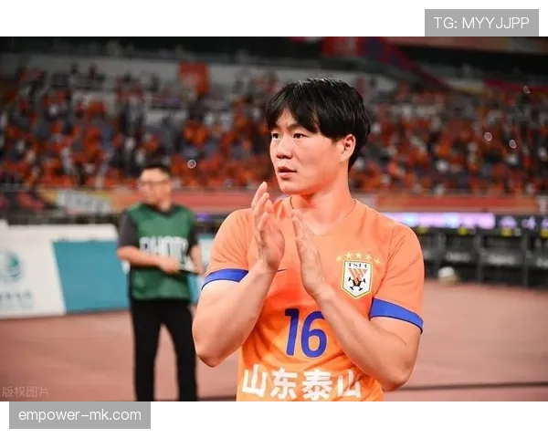 中国足球青训希望涌现，新星表现稳健备受期待