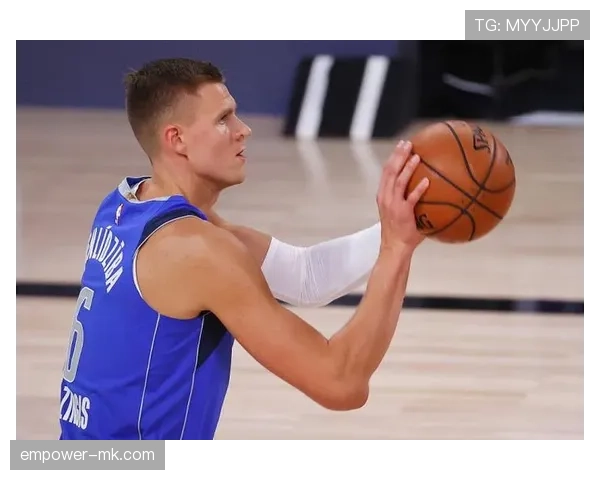 理查德森无球跑动拉开空间，3D属性提升球队进攻效率