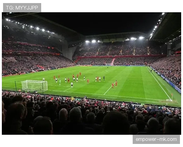 曼联防线失误频繁问题持续显现，关键战稳定性面临考验